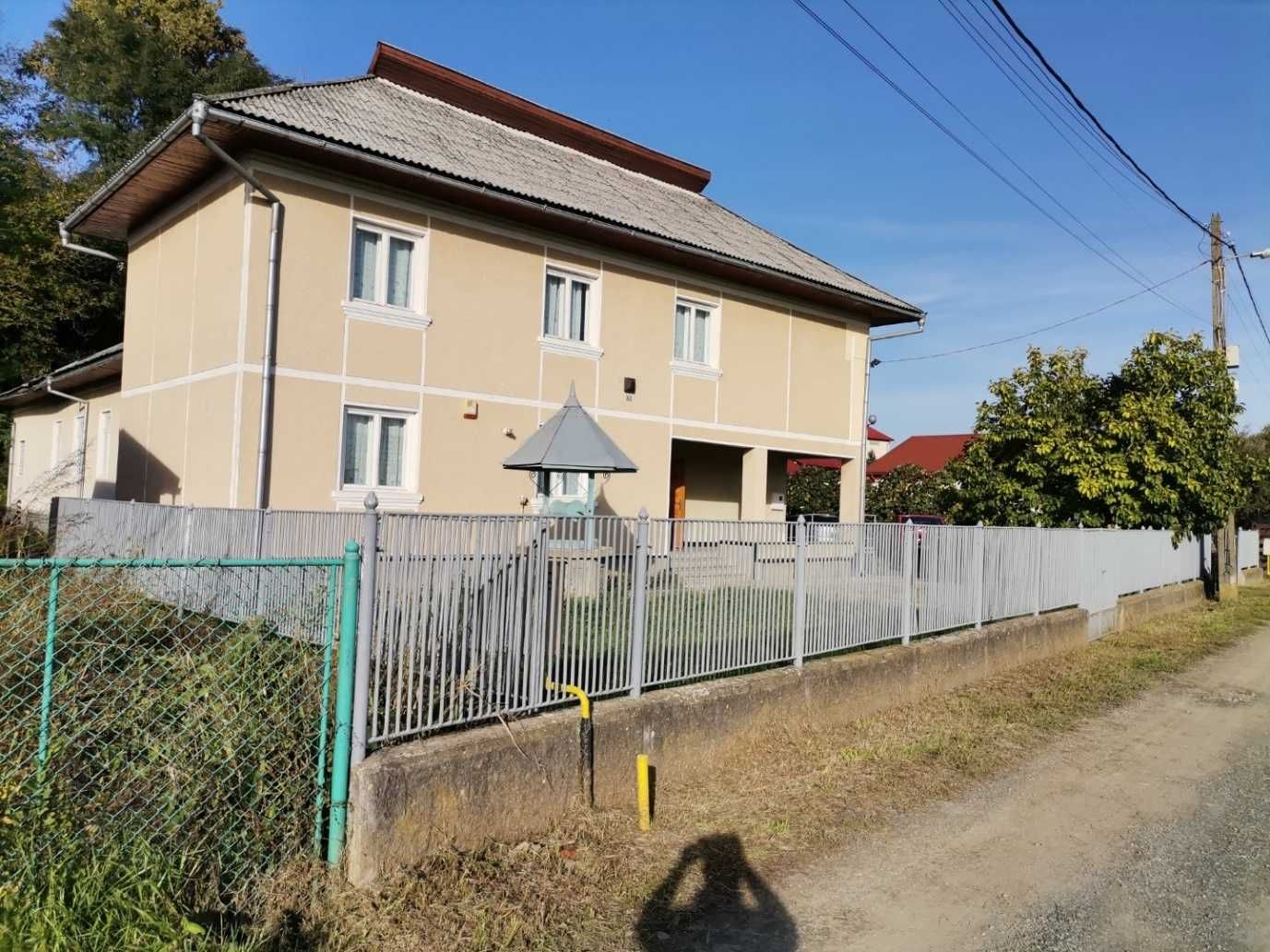 Vând casă P+1 446mp în Ocoliș, Maramureș, teren 1000mp langa Baia Mare