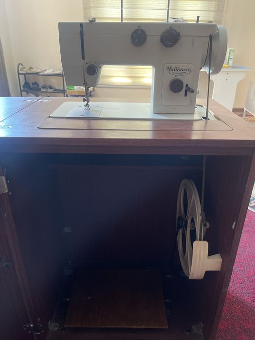 Срочно сотилади!!! Тикув машинкаси Чайка 143