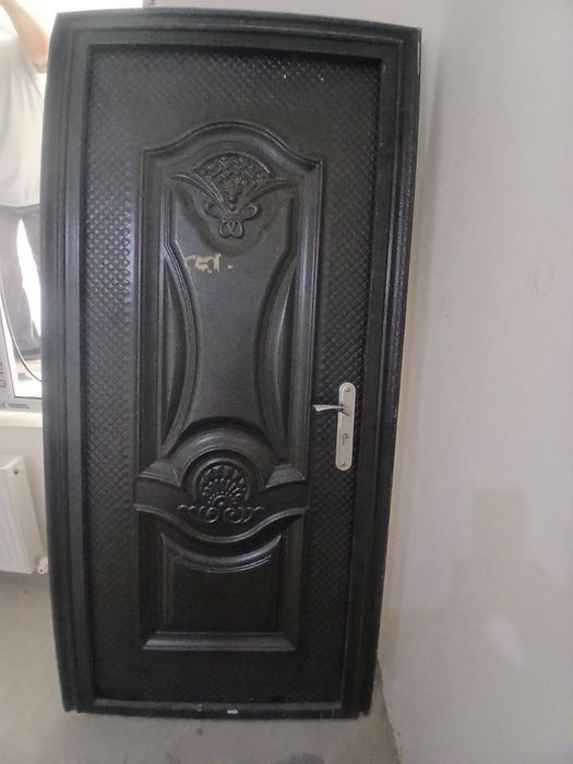 Holati a'lo darajadagi eshik sotiladi. ZUDLIK BILAN!!!