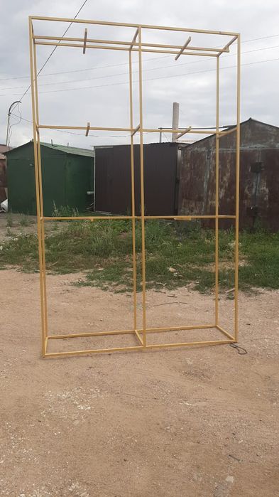 Продам торговый лофт для костюмов, пиджаков, кофточек