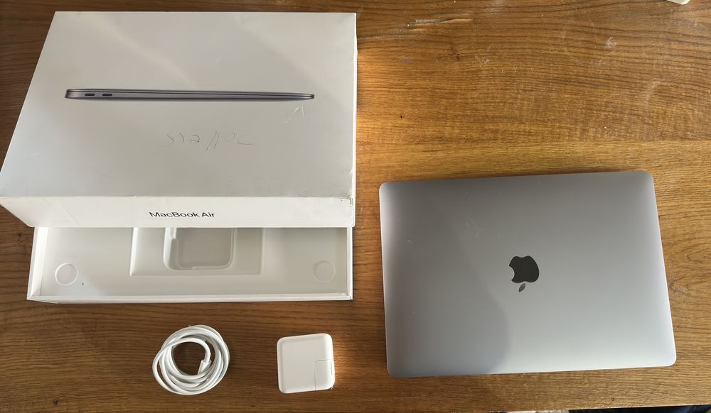 Macbook Air 2020 8/256 42 sikl   97%yomkost