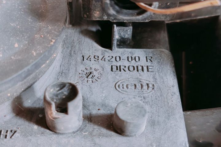 Far Dreapta 14942000R Renault Laguna prima generatie (facelift) seria