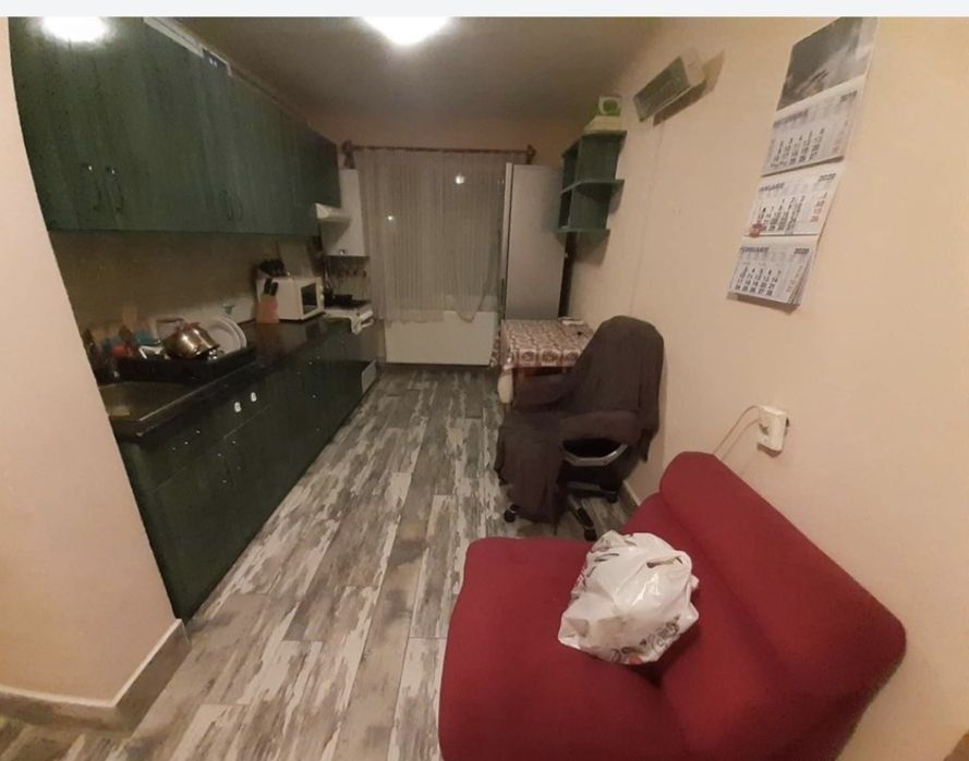 Vand apartamen 2camere,decomandat,2 balcoane,etajintermediar,500m UMF