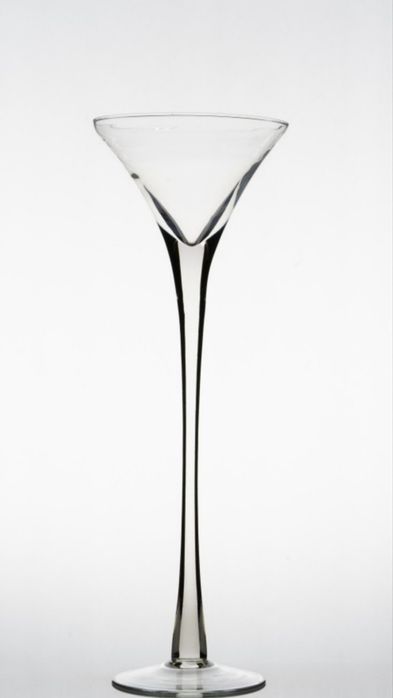Vând vază sticlă cilindru și pahar martini înalte
