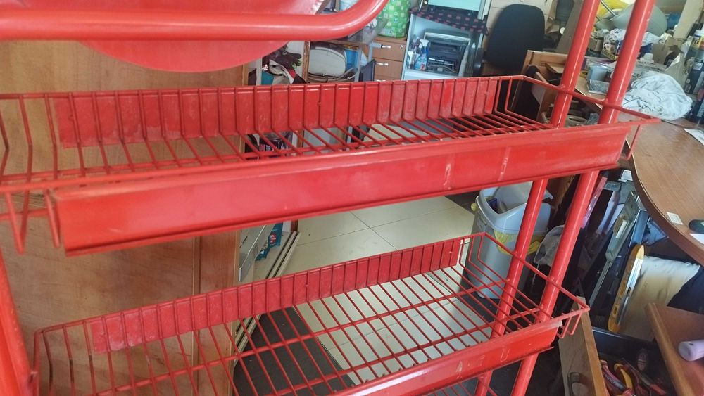 Метален стелаж с рафтове 146/70/30см червен с колела