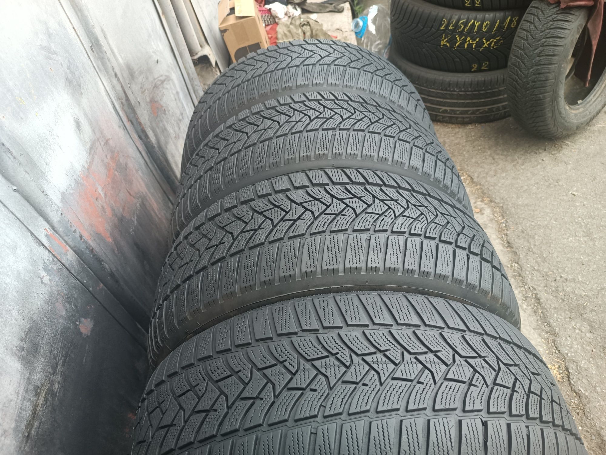 225/55/17 Dunlop Дот 4322