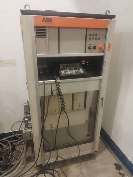 Заваръчен робот ABB IRB 2000 + източник ESAB A350