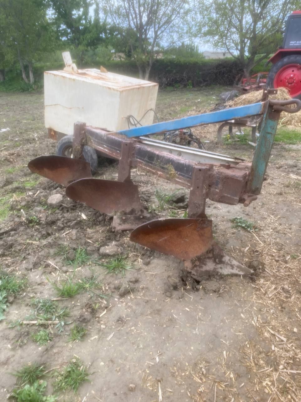Traktor Srochna Sotiladi