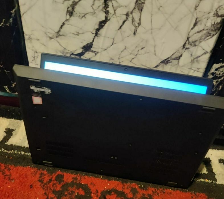 Laptop Lenovo i7 gen 10 24 gb rami ssd 256 gb 
Procesor intel(R) Core(