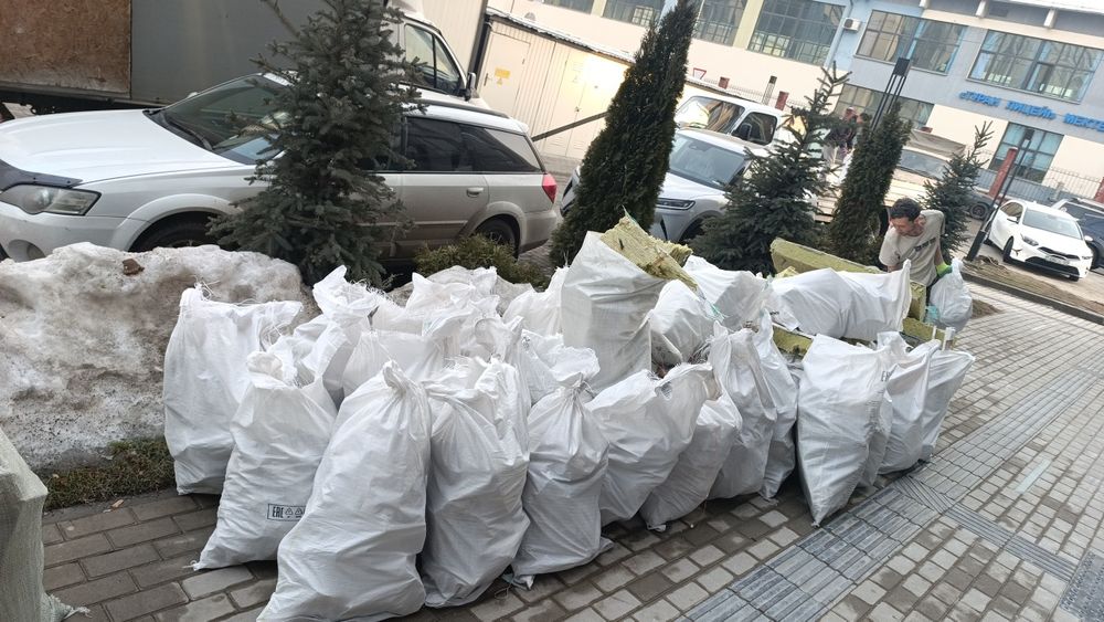 Вывоз строительного мусора. + грузчики. - Вывоз строительного мусора.