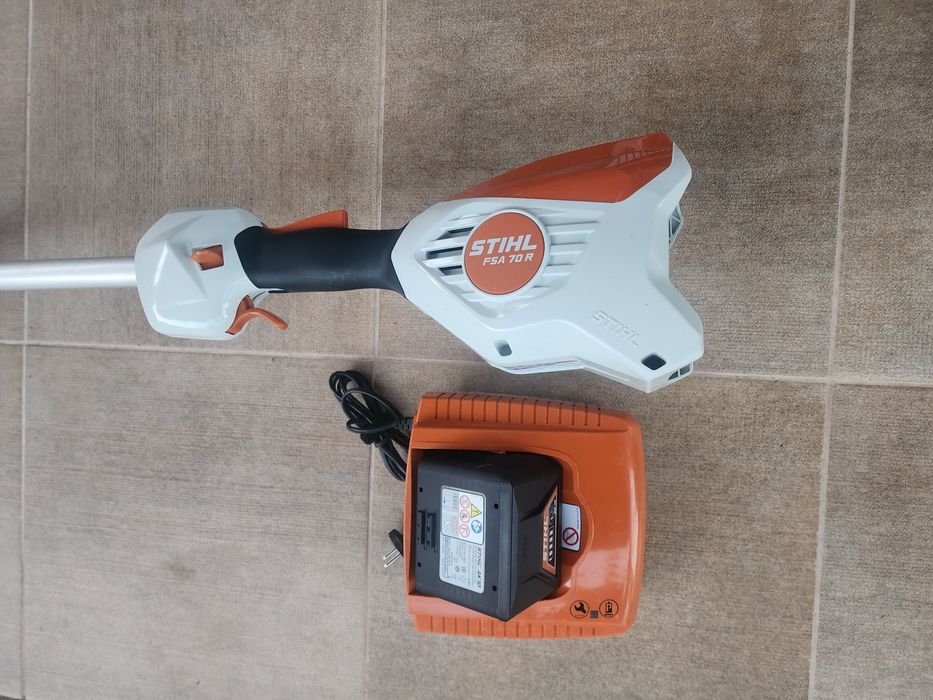 Vand motocoase pe acunulator si pe benzină