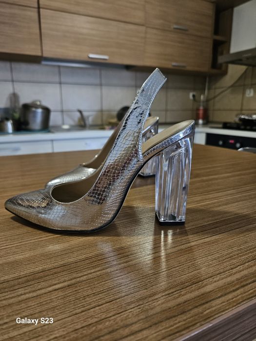 Pantofi marimea 38.150 lei