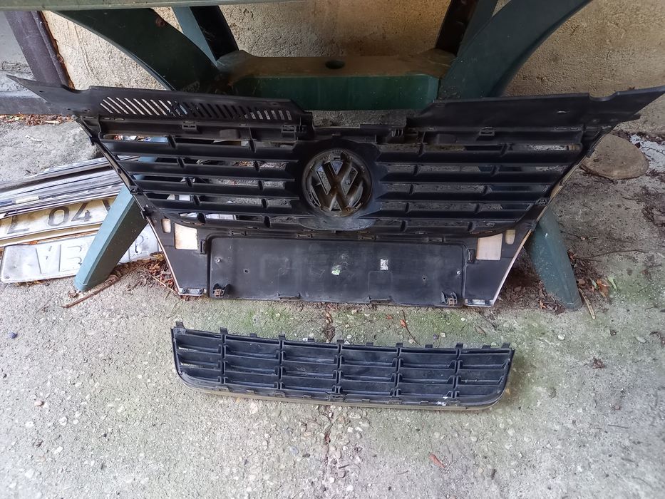 Grila Passat B6 Grila din bara cu sigla și bara de jos din bara