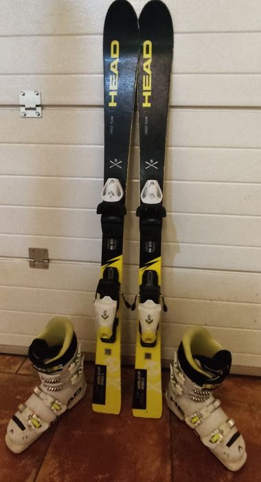 Vând schiuri pentru juniori