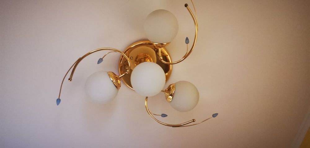 Продавам полилей