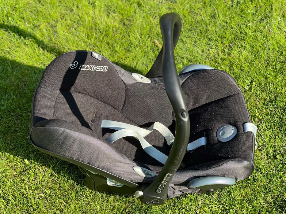 Столче за кола Maxi Cosi + основа за isofix
