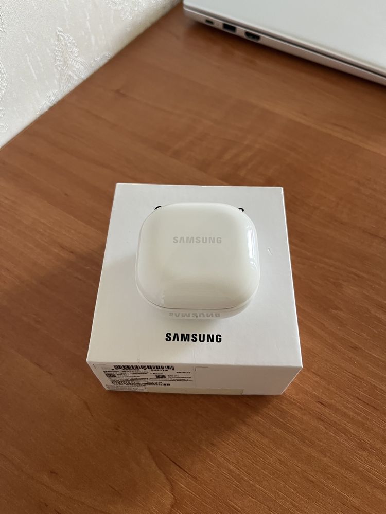 Беспроводной наушник Samsung