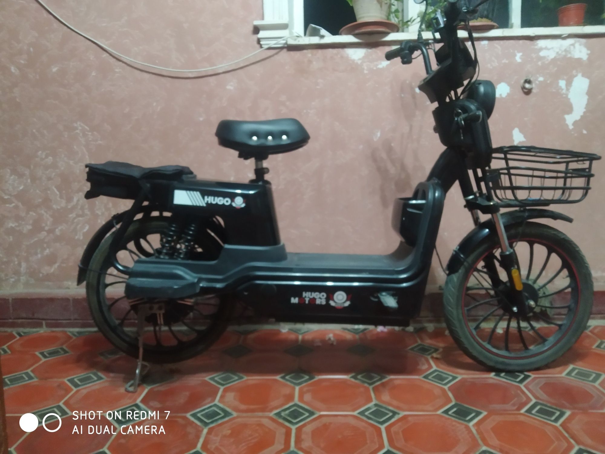 Skuter hugo motors