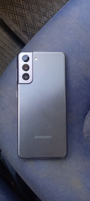 Samsung s21 много добро състояние
