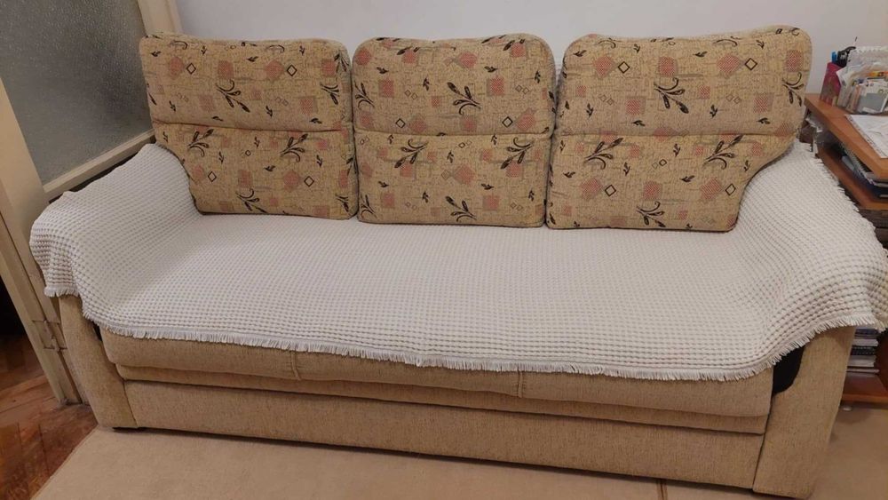 Обзавеждане за стая-Диван , Масичка и Радиатор