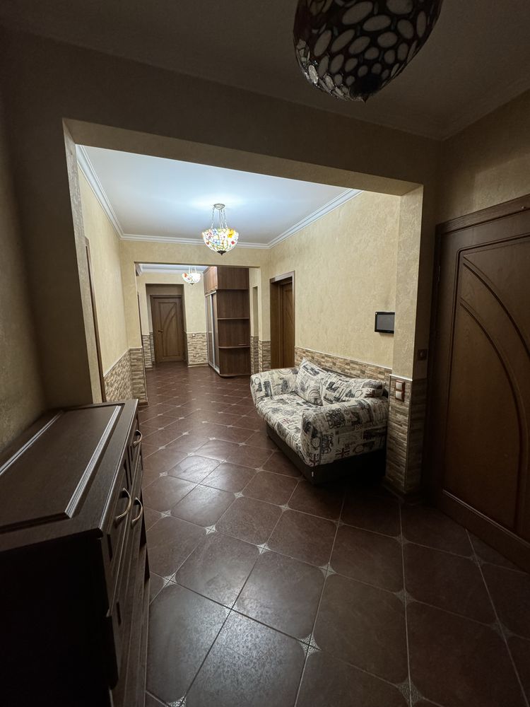 Ойбек Шох мед центр 152 кв 3в5/3/9