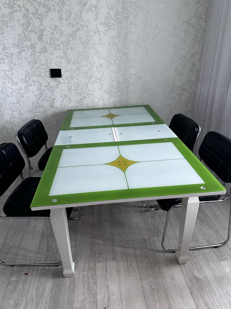 Стол кухонный со стульями