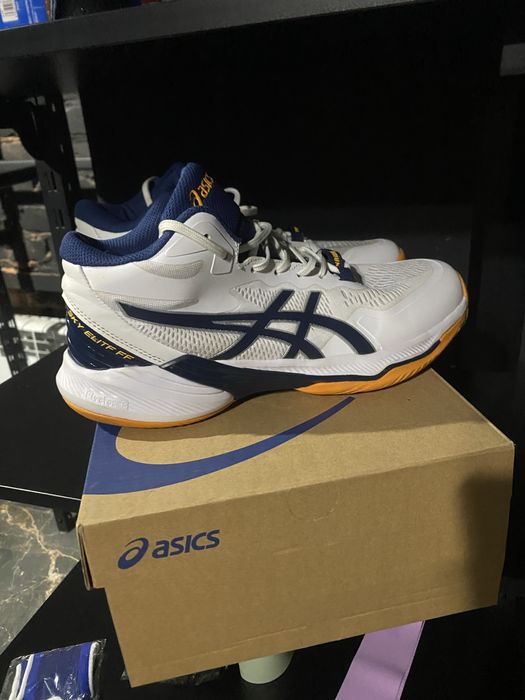 Срочно продам кроссовки Asics Sky Elite