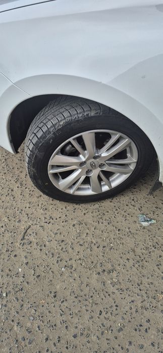 Продаётся от гранты фл  проехал только 1000км цена 150000 тор