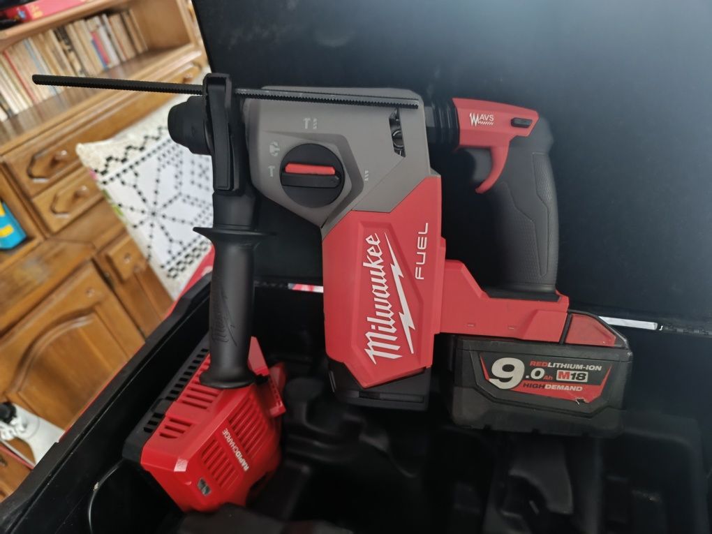 Rotopercutor Milwaukee M18 FH SDS-Plus 26 mm cu 4 funcții și mandrină