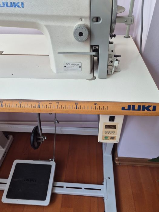 Masina de cusut industriala Juki overlock