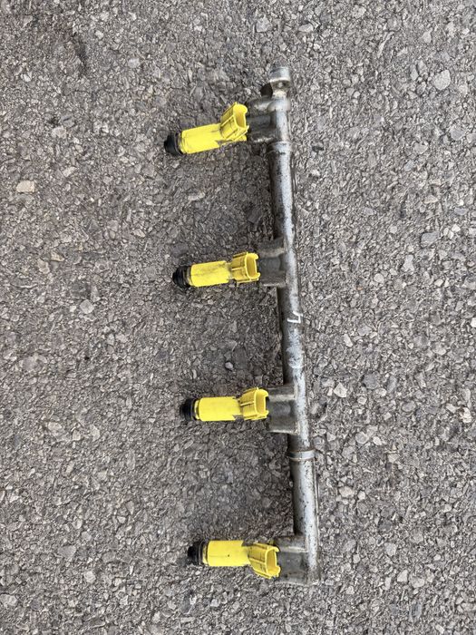 Denzo горивна рейка с дюзи 2.0 бензин тойота