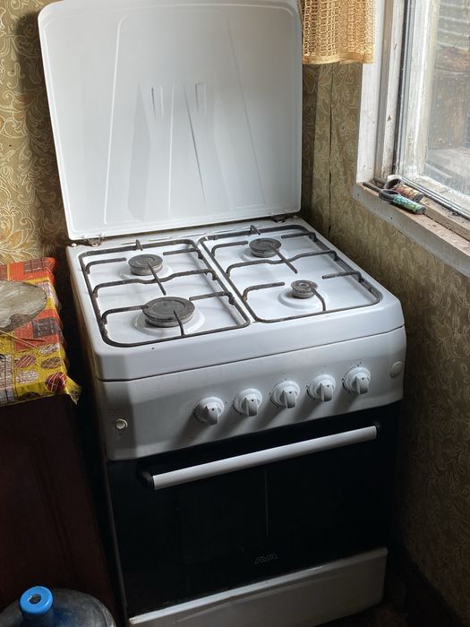 Продам газ плиту