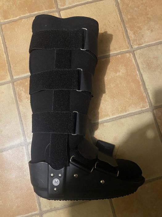 Orteză pentru picior și tibie.