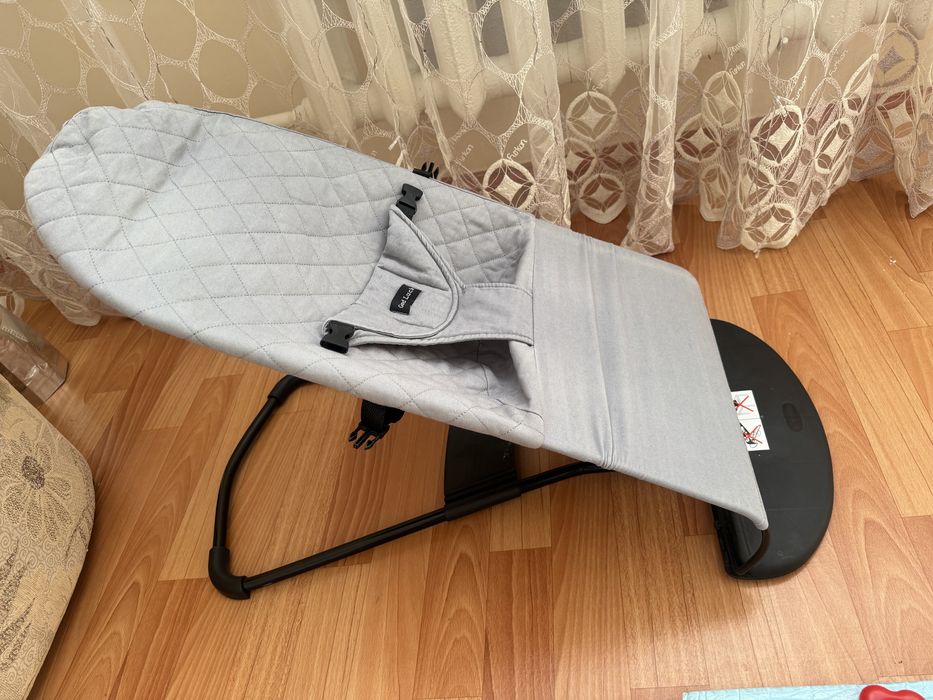 Продам шезлонг 2500в иделаьном состояний