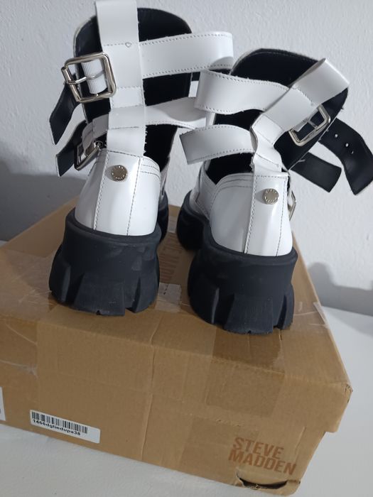 Ghete din piele lăcuită steve madden Nr 38 noi in cutie
