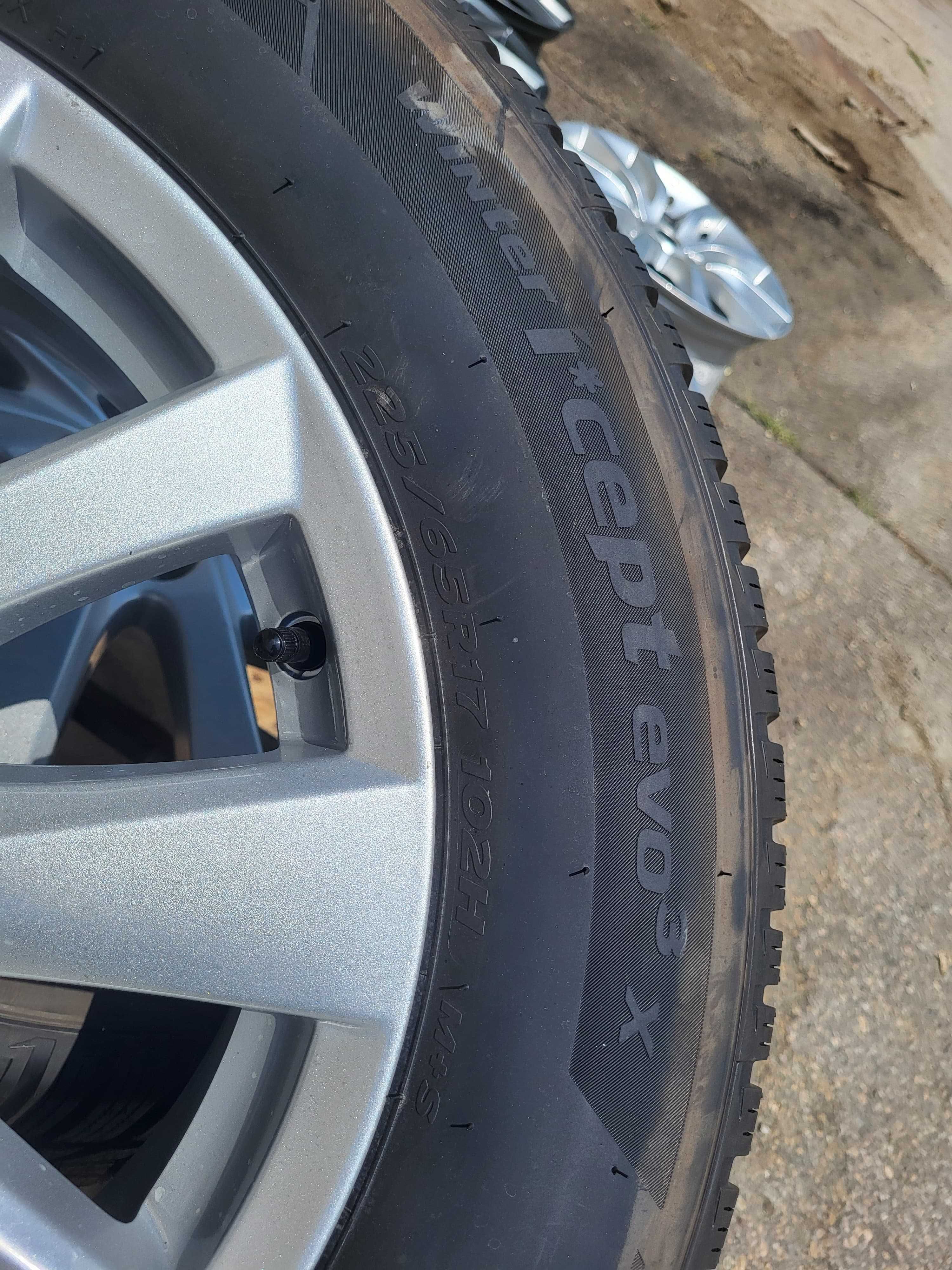 Зимни гуми 225 65 17 HANKOOK Winter Icept Evo3 чисто нови M+S ДОТ 1521
