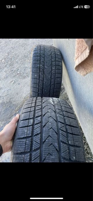 Резина зимняя 235 40  R19