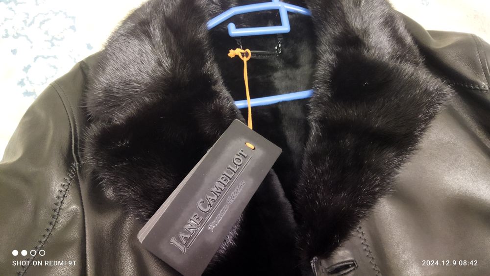 Продам зимнюю кожаную куртку 54 размер