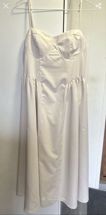 Елегантна дамска рокля