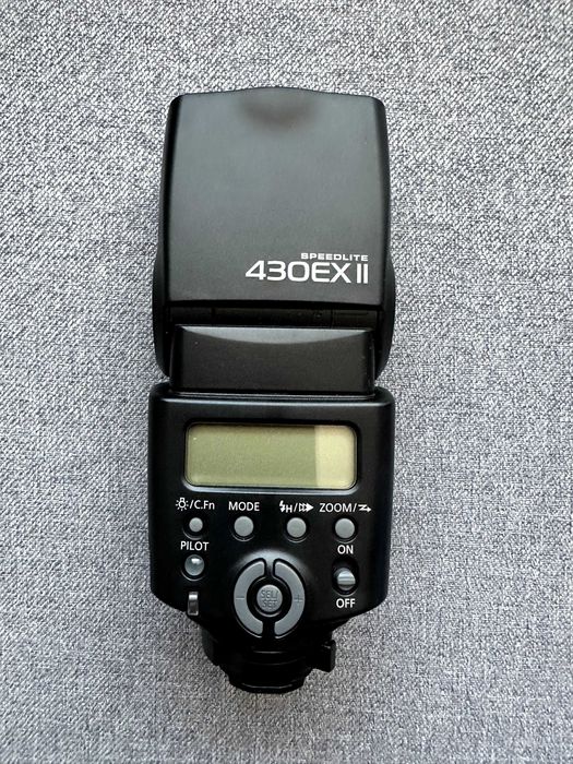 Canon Speedlite 430EX II, калъф, стойка и кутия