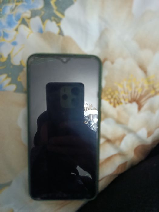 Redmi 8.    64/4 ram