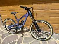 Bicicleta downhill Yt tues