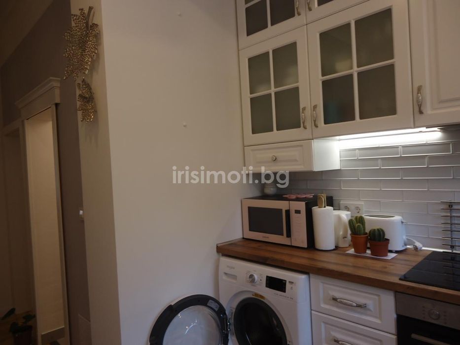 Дава се под наем Тристаен апартамент в София, Център - 62 кв.м за 1230 € - Снимка #2