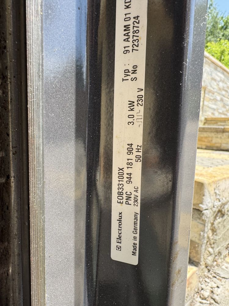 Работеща готварска печка фурна за вгражфане Electrolux EOB33100X