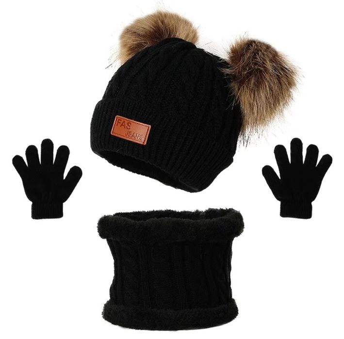 Продам новый Комплект шапка шарф и перчатки все черного цвета