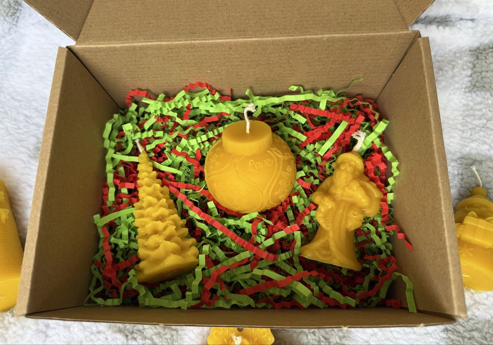 Подаръчни коледни кутии - с восъчни свещи и натурални пчелни продукти