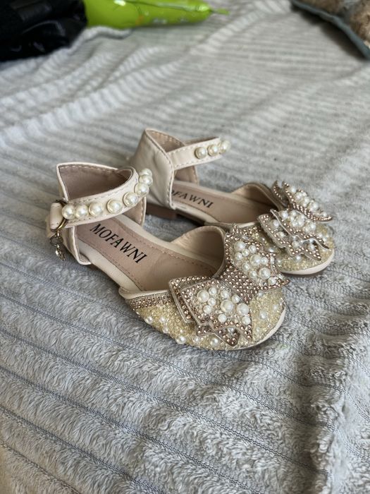 Детская туфелька