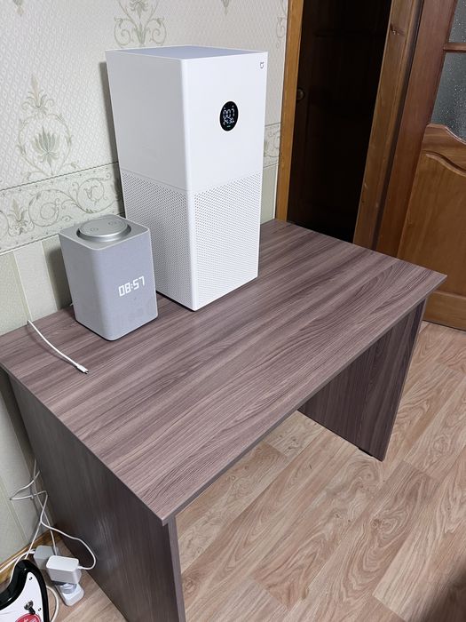 Компактный стол для офиса и дома