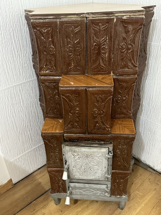 Soba teracota pe colt