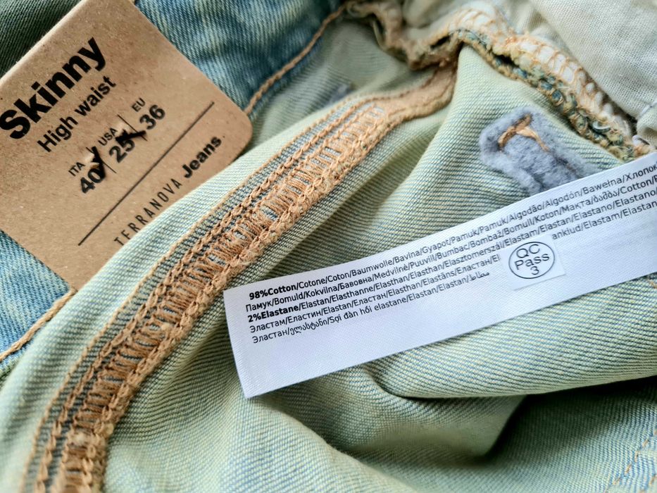Blugi skinny noi cu etichetă XS Terranova